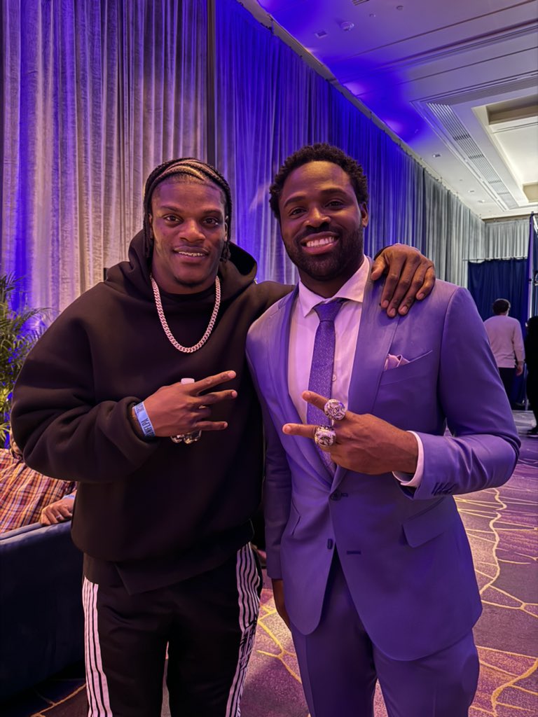 TorreySmithWR's tweet photo. Lil Bro aka “The people’s QB”! 
Put some respect on his name! The city is lucky to have him! 

Proud of you @Lj_era8 ! https://t.co/ifxf0bf2CG