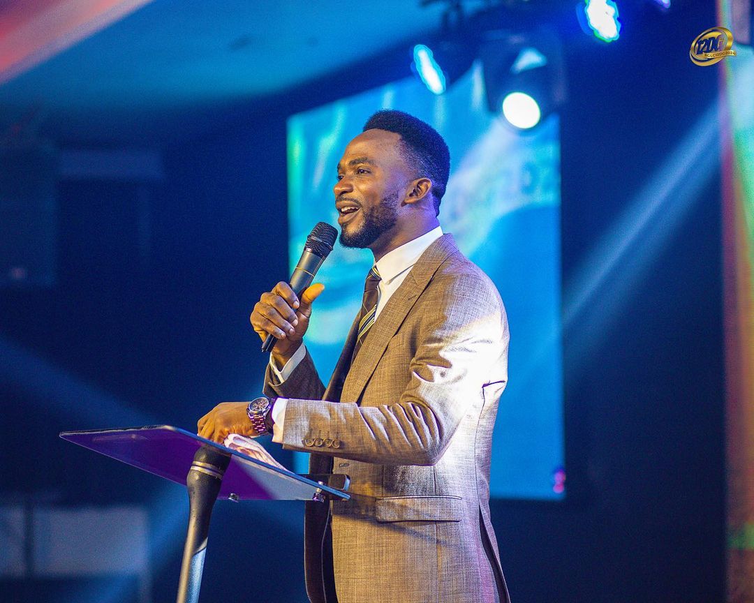 KingdomLifeSTR's tweet photo. If you want to live a life of distinction this year, you must know that you do not need more than one opportunity to be successful.- @Richardosanaiye live on https://t.co/2CS6KUQgoj #GLC12DG #KLSR #Worship #Global #Prayer @ChurchEventsNG @RCCG_PR @KingdomMemes_hq @MegbopeAyo https://t.co/cFtZDq66Zm
