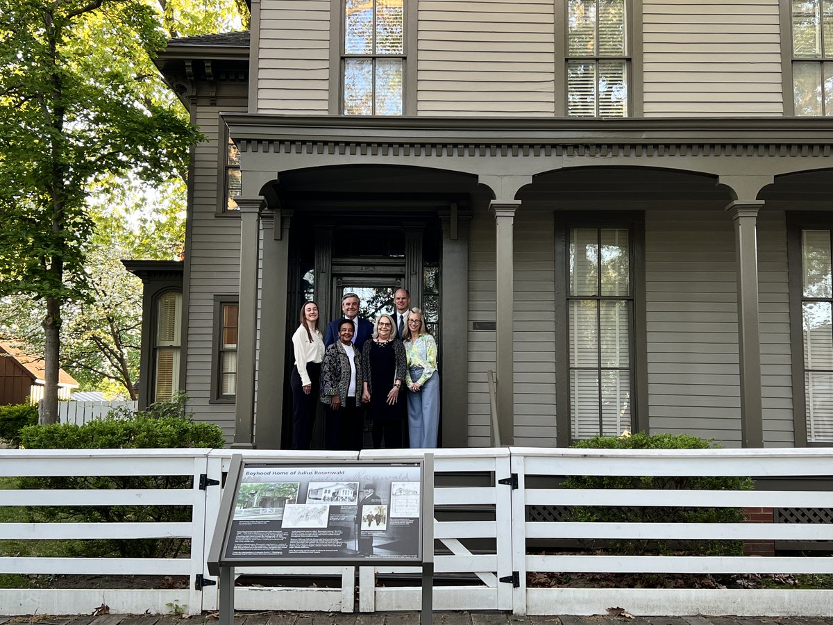 Lincoln Presidential Foundation’s President and CEO, @Erin_Mast, and Board Chair, Sergio Pecori, were featured in @ILTimes about our Julius Rosenwald exhibit project. illinoistimes.com/news-opinion/h…