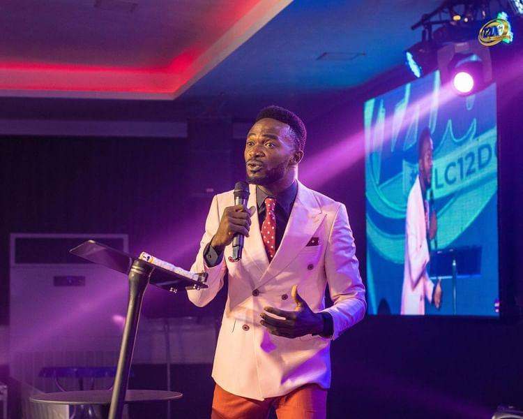 KingdomLifeSTR's tweet photo. I decree and declare in the name of Jesus that I will never lose any opportunity that God has placed ahead of me.- @Richardosanaiye live on https://t.co/2CS6KUQgoj #GLC12DG #KLSR #Worship #Global #Prayer @ChurchEventsNG @RCCG_PR @KingdomMemes_hq @MegbopeAyo https://t.co/HhdfbIEKzp