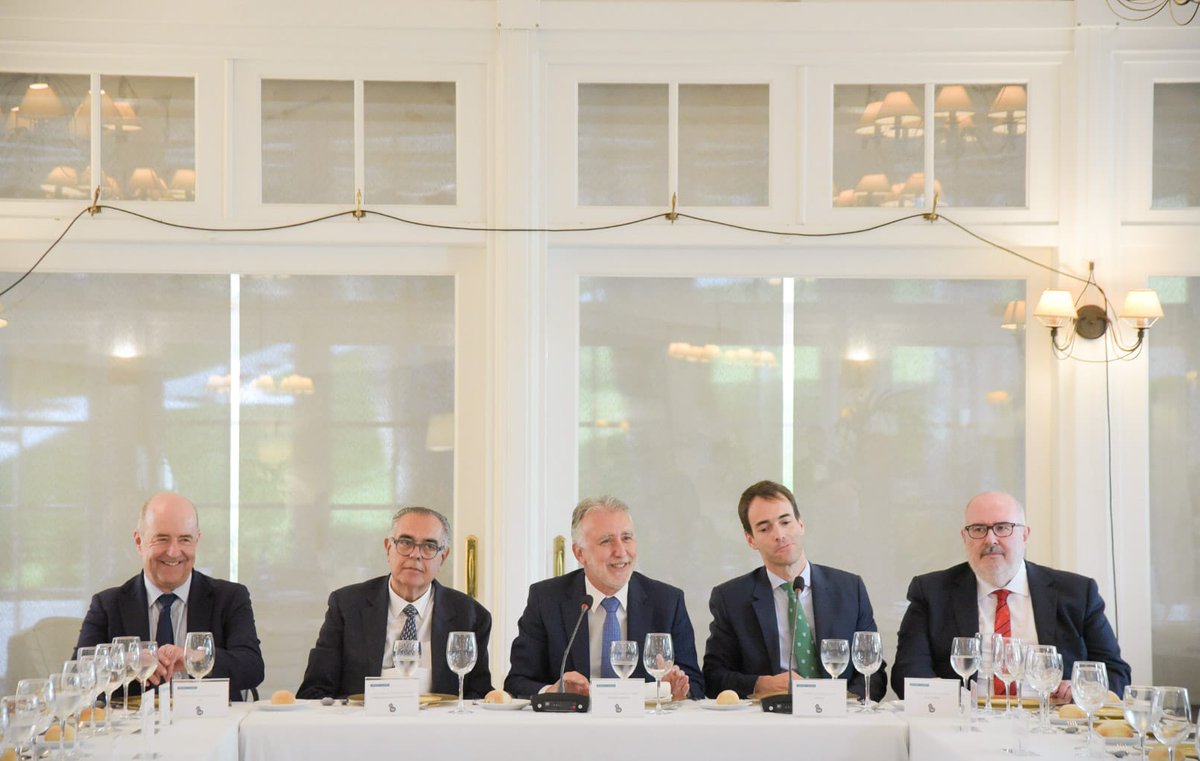 ConfeCan's tweet photo. Hoy, nuestro Presidente, @PedrOrtegaR, junto con destacados miembros del Comité Ejecutivo de la @Confecan, participó en un encuentro con @avtorresp, Ministro de Política Territorial y Memoria Democrática del Gobierno de España (@territorialgob) https://t.co/joiqwfuZkd