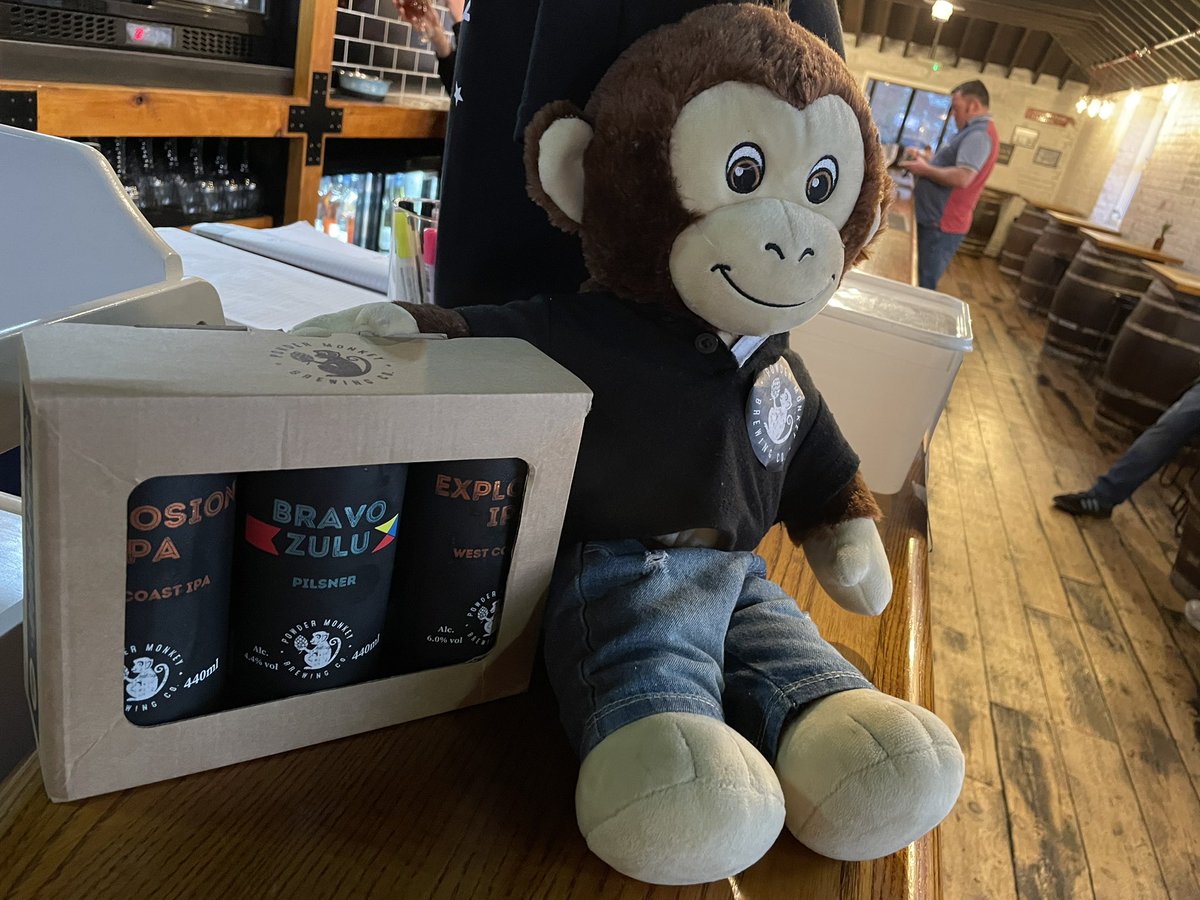 An early chop, a random meeting with the nautical legend that is @RNPedro87 and a takeaway from <a href="/PMBrewCo/">Powder Monkey Brewing Co</a> Fridaying assessed as VSat <a href="/pompey4ever007/">Martin MacGurk</a> No fire danger seen.