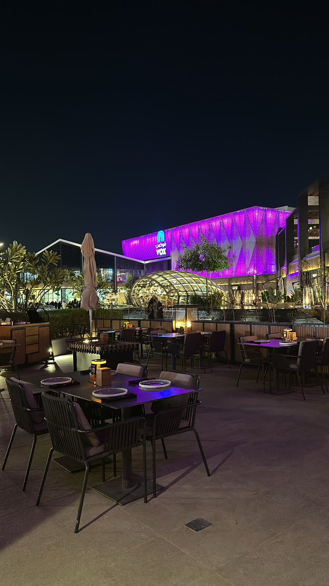 view_riyadh's tweet photo. @resort_alnarjis ومع هالأجواء أكثر مجمع رايق بـ #الرياض "ذا اسبلاند" كل المطاعم فيه أوت دور 😍❄️ 

الموقع 📍

https://t.co/xcH7TnmSU9 https://t.co/wdCWeLXMSM