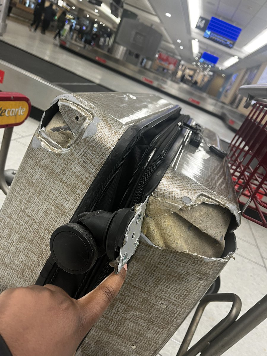 ndinifadzi's tweet photo. I got my bag today, 6 days after I left Hre on @KenyaAirways @KQSupport My bag is damaged beyond repair, items are missing including my AirTag which is still at Hre airport. @KenyaAirways calls itself ‘pride of Africa’ but after this experience, they should be ashamed. 1/ https://t.co/KmLGk7Uhzr