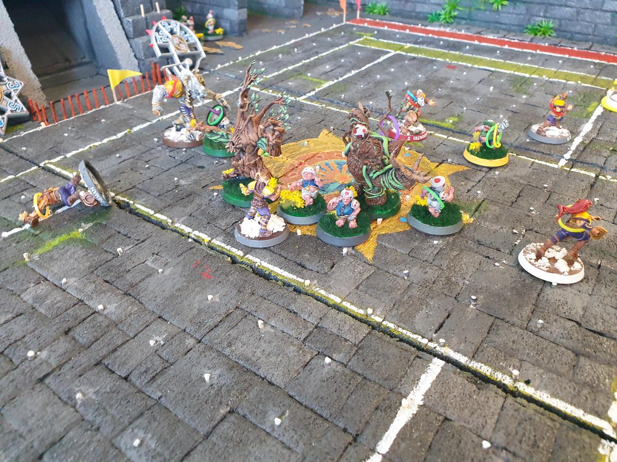 Jan. 28 it was time for the LBBL championship. The Final game was played by Ragnar's Rascals and the Halfling Marionettes. 
Final score: 3-1. Ragnar's Rascals can rightfully call themselves the victors of the  Frozen Keys Bowl II.
Check our socials for more details

#bloodbowl