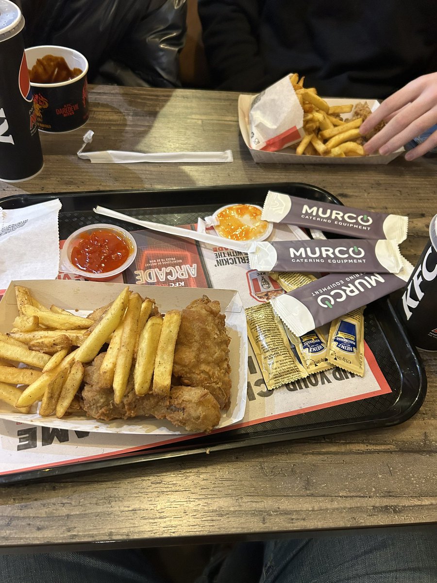 CaterEquipIRL's tweet photo. @KFC_UKI stopped doing the hand wipes so we brought our Murco @CaterEquipIRL branded ones instead. 2 fingers to the corporates. €159 for a box or 1000 with free branding. Maybe kfc will buy a few? https://t.co/1McJ2buNxj