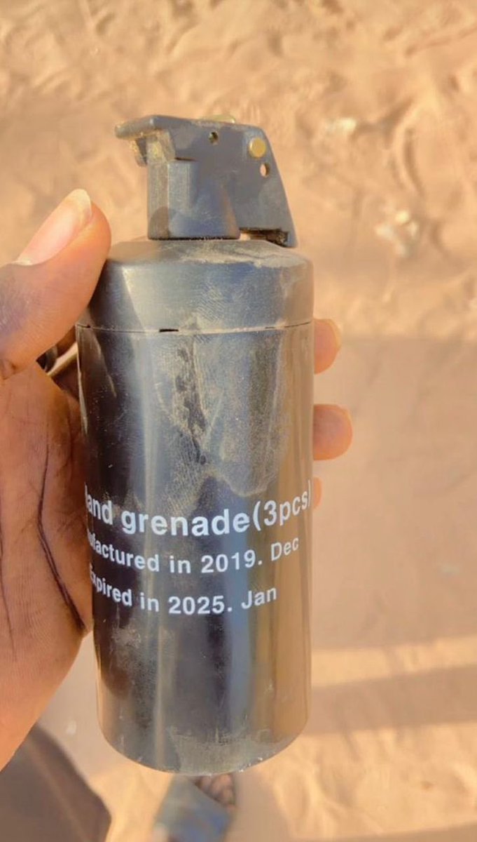 Noo_IDcard's tweet photo. Les grenade utilisé sont LBD40 lancer. 
L'utilisation abusive est interdite par le système international et elles ont été utilisées en france pendant les manifs des gilets jaunes. La France a été condamnée pour ça mais nous on nous les balances normal.
#FreeSenegal https://t.co/39hlMwYidN