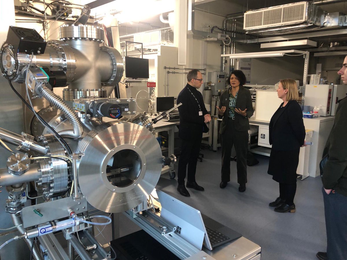 It was a pleasure to welcome @ChiOnwurah, Shadow Minister for Science, Research and Innovation, this afternoon. During her visit she met staff and @uniofleicester students, discussing innovation, diversity, and inclusion in STEM. #CitizensOfChange @PhysicsUoL @LeicesterChem
