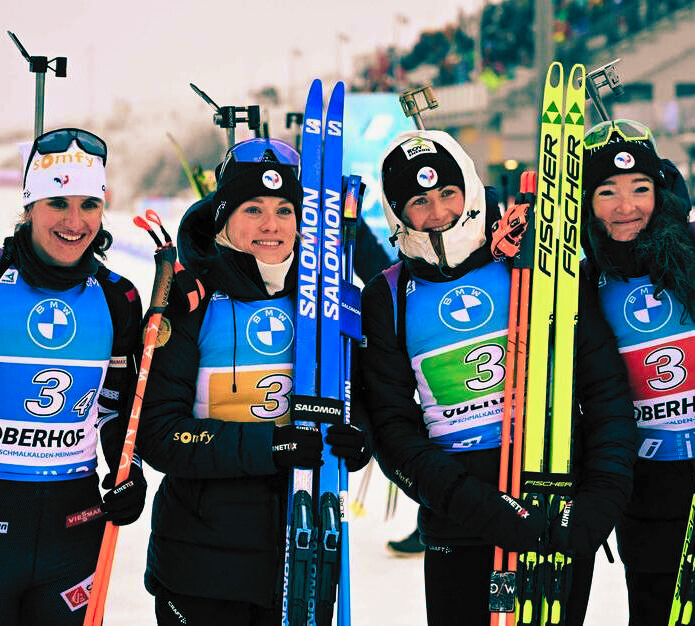 LMPositif's tweet photo. 🇫🇷 Journée historique pour le biathlon français ! Quatre des cinq françaises présentes aux Championnats du monde ont fini en tête de la course remportée par la tricolore Julia Simon ! Bravo les filles ! 👏

📸 Fédération Française de Ski https://t.co/2U0OcXaNV4