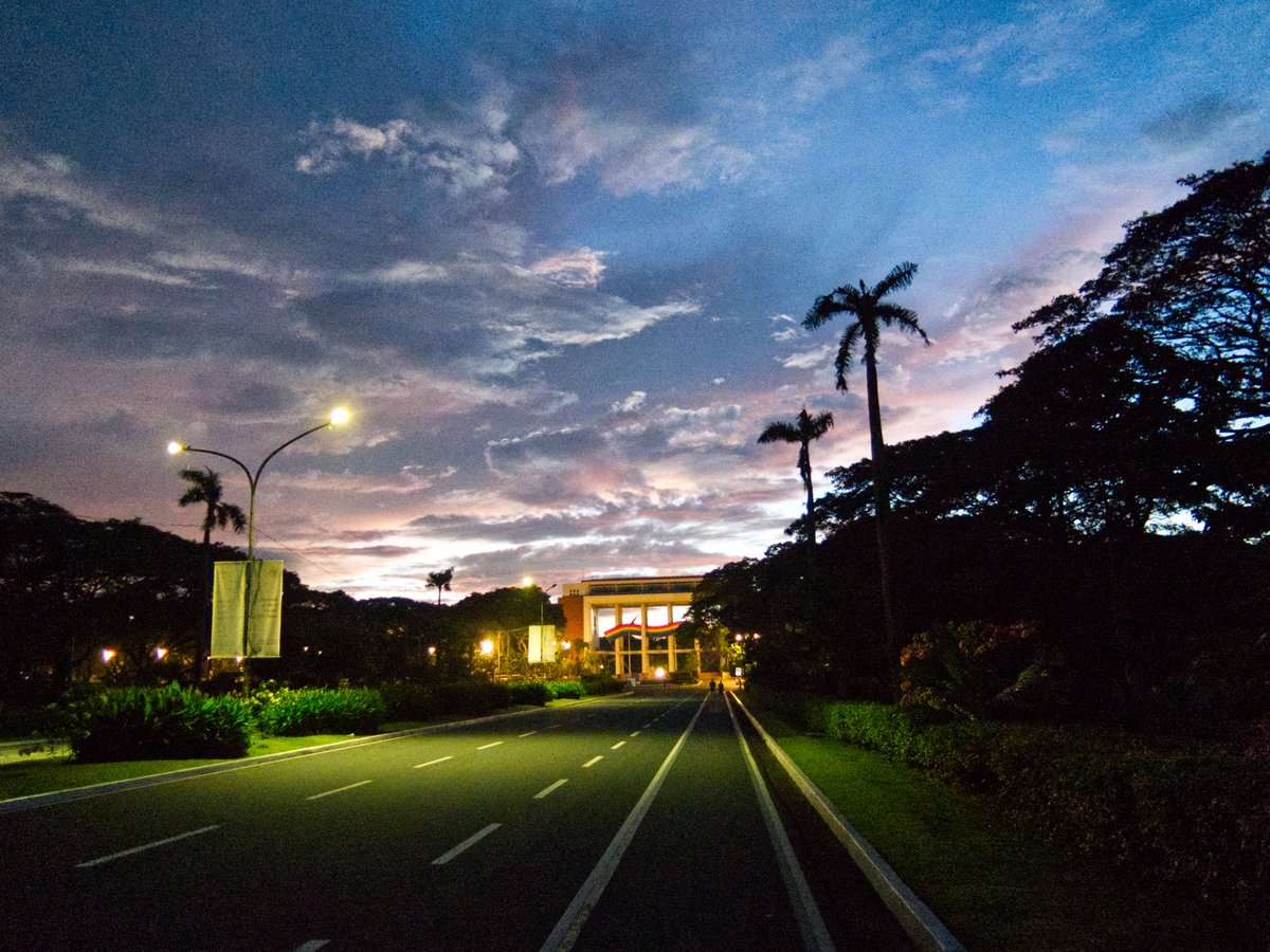 MorteJude's tweet image. QP a pic that you'd be proud to frame 

Blue dawn at the University of the Philippines-Diliman (Diliman, Quezon City, Philippines)

#FrameItFriday