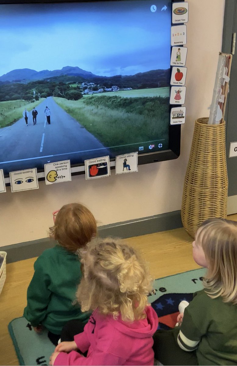 Today was #DyddMiwsigCymru We listened to @ywsgwynedd and really liked the music and listening to the Welsh words. @StMarysCIW @stmarysMallett #smciwcreative #smciwethical