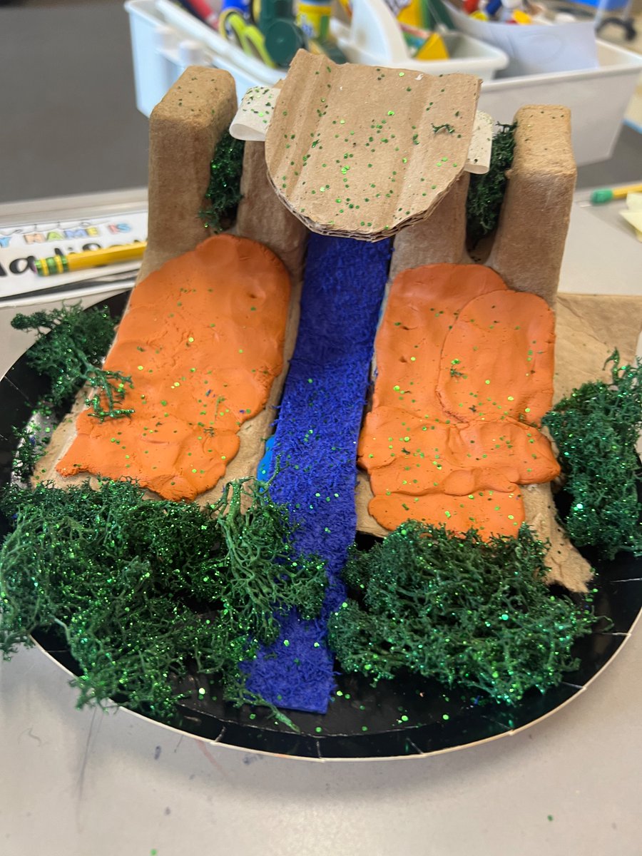 MrsBarryOak's tweet photo. Fourth graders enjoyed making models of the Grand Canyon in the maker-space today! ⛰️ https://t.co/ULpAWrVIDu