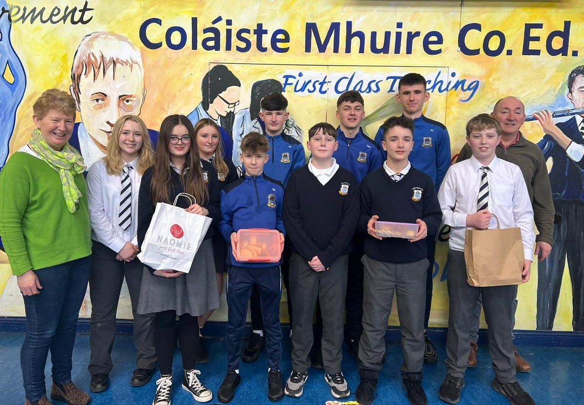 colmhuirecoed's tweet photo. Comhghairdeas le @gaelscoildurlas as an éacht iontach a dhéin sibh inniu. Bhí na daltaí (agus na múinteoirí!) an-sásta filleadh ar ais ar scoil! 
🍰 🎂 🧁 😋👏🏻 #community @TipperaryETB @thurles_ie https://t.co/qlosBZim0Y