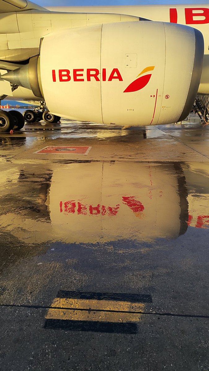 Miguel_H_D1's tweet image. Pues después del chaparrón, se ha quedado buena tarde. #A350 😍👨🏻‍🔧
#LEMD