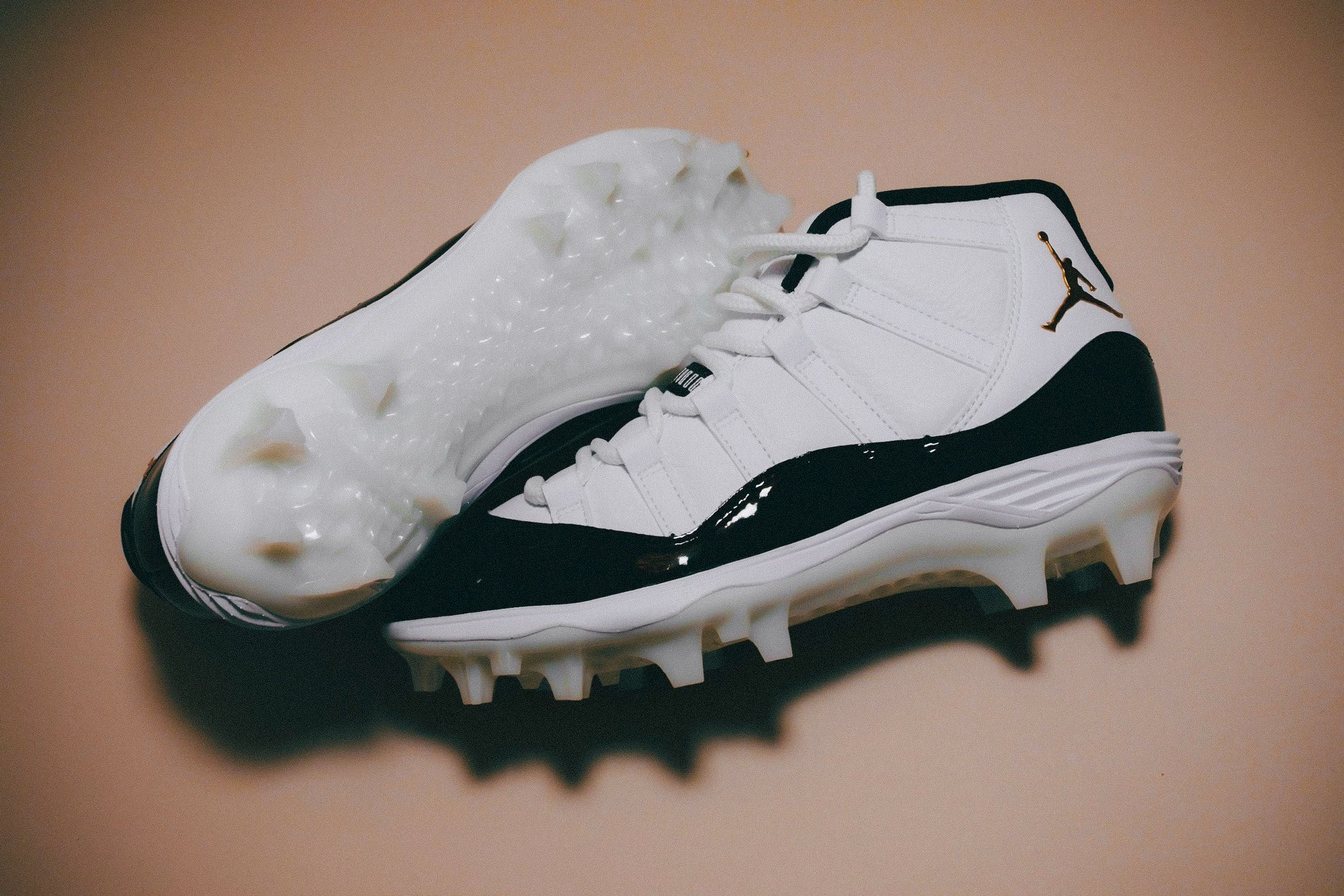 Jordan 11 deals concord football cleats