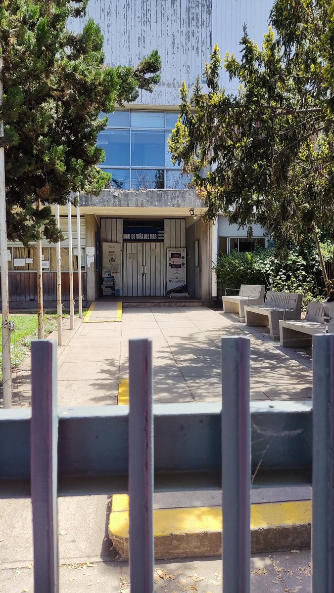 Flo_rencia__'s tweet photo. Que impotencia,tenemos que estar corriendo por qué lo deptos. municipales cierran en el mismo horario de siempre, poca empatía y consideración
  #domviña cerrado a las 14:00hrs #departamentodeobraspublicasviña @MacaRipa @biobio @adnradiochile @sitiodelsuceso @vinadelmar https://t.co/lUvMWJPckO
