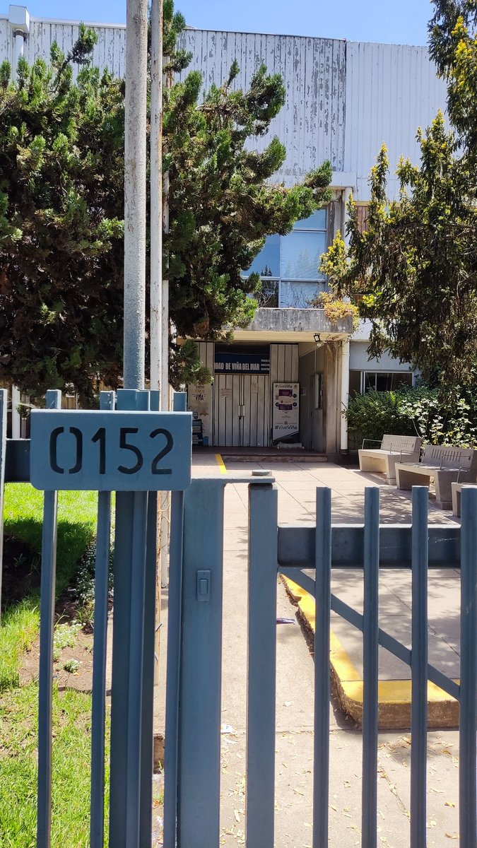 Flo_rencia__'s tweet photo. Que impotencia,tenemos que estar corriendo por qué lo deptos. municipales cierran en el mismo horario de siempre, poca empatía y consideración
  #domviña cerrado a las 14:00hrs #departamentodeobraspublicasviña @MacaRipa @biobio @adnradiochile @sitiodelsuceso @vinadelmar https://t.co/lUvMWJPckO