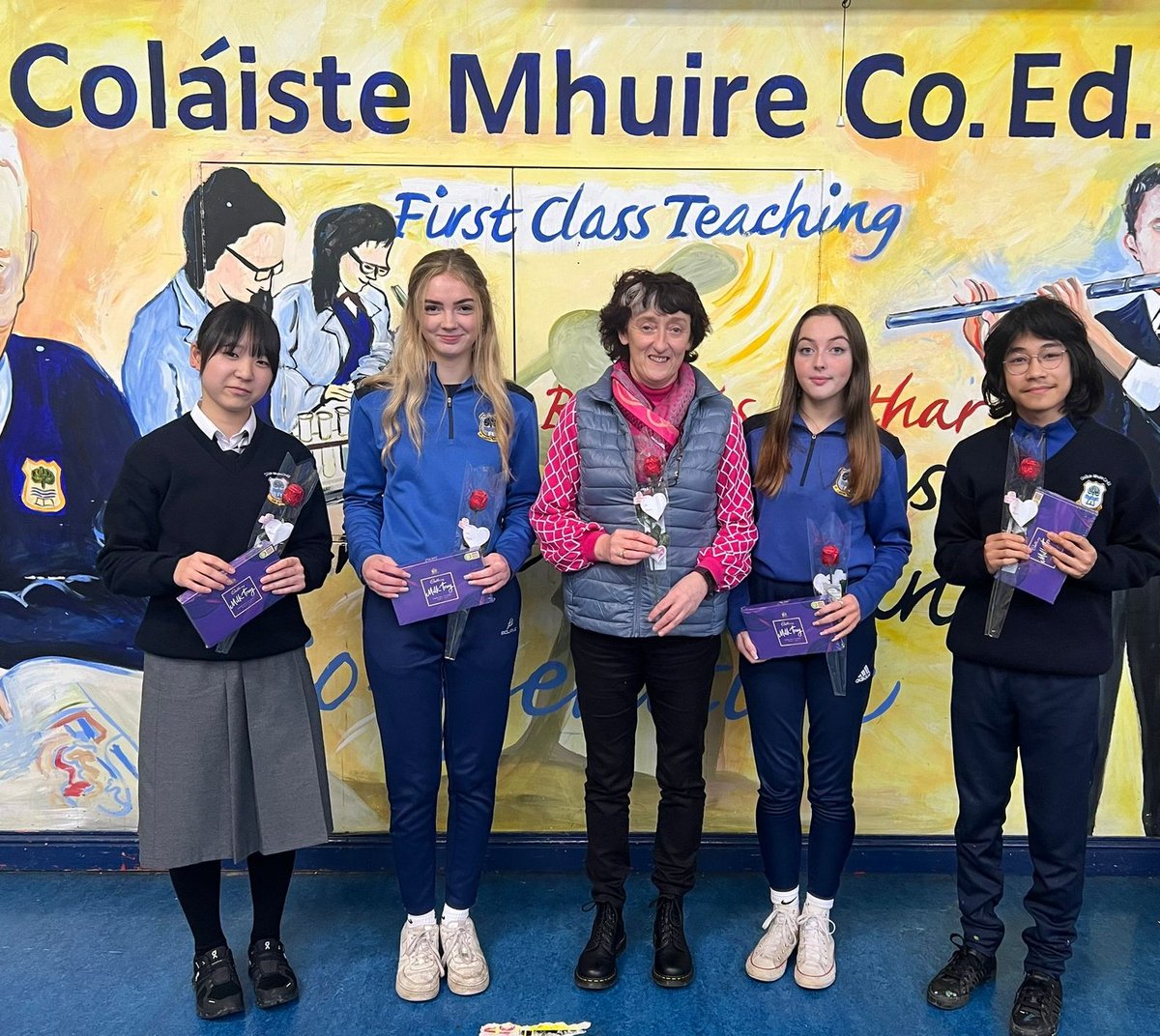 colmhuirecoed's tweet photo. Well done to the winners of the  @colmhuirecoed TY Valentine's Quiz who received their LOVE(ly) prizes from Ms Conroy today 💖Congratulations to Koharu, Alesha, Grace and Niall. Also to Chloe who is missing from the photo 👏🏻🌹😍 #etbethos @TipperaryETB  @thurles_ie https://t.co/T1PJmHZIrf