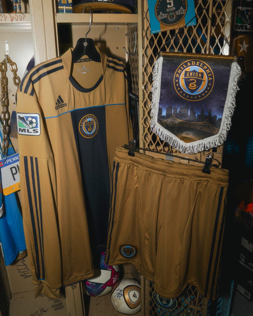 Reminiscing on our first kit from XV seasons ago… who wants it?!

🔁 this post
👣 follow us
💬 tag a friend

#DOOP
