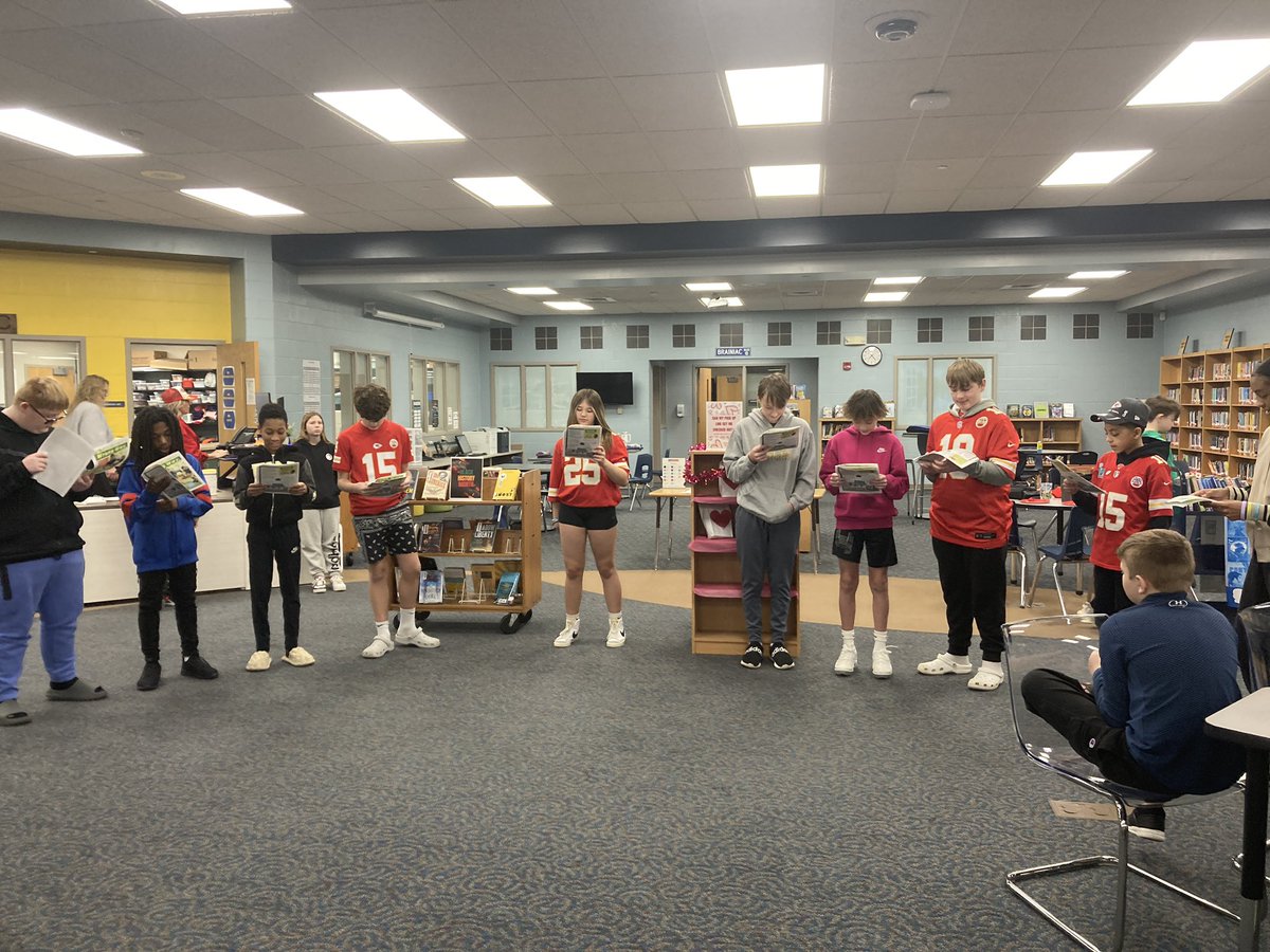 KellyHunerdosse's tweet photo. Super proud of these readers!  They have been practicing for two weeks. @SVMSEagles #LPSLeads https://t.co/1PzExQJzXA