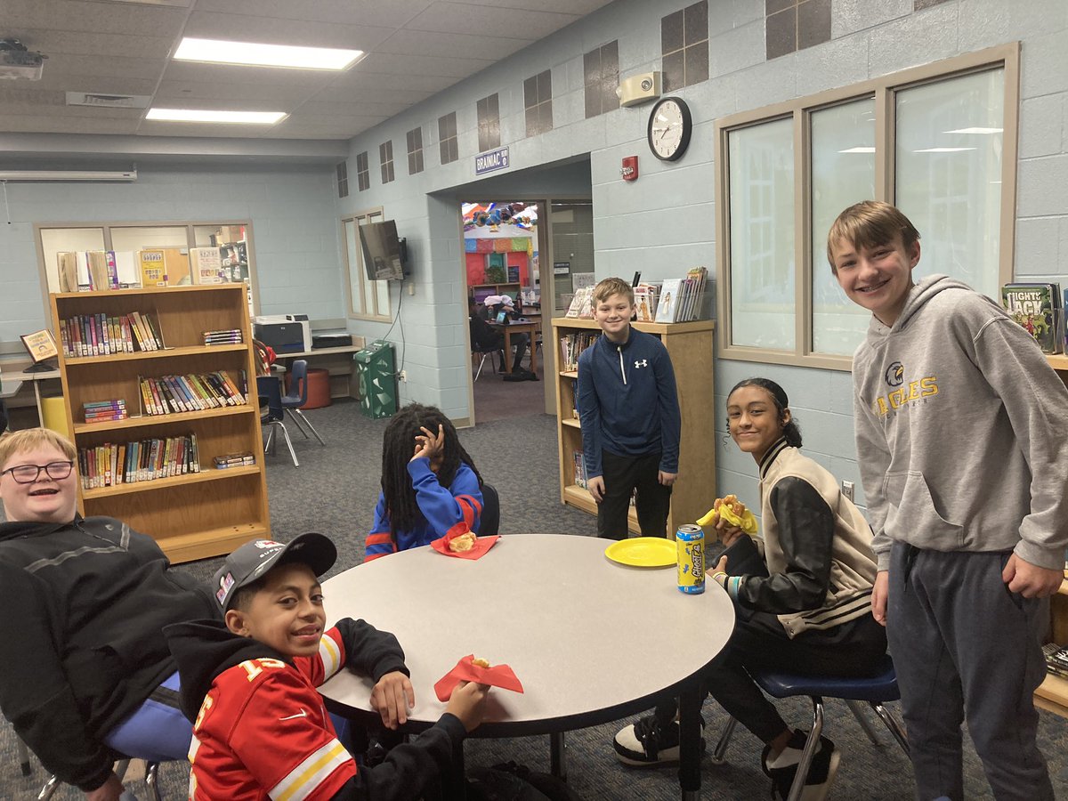 KellyHunerdosse's tweet photo. Super proud of these readers!  They have been practicing for two weeks. @SVMSEagles #LPSLeads https://t.co/1PzExQJzXA