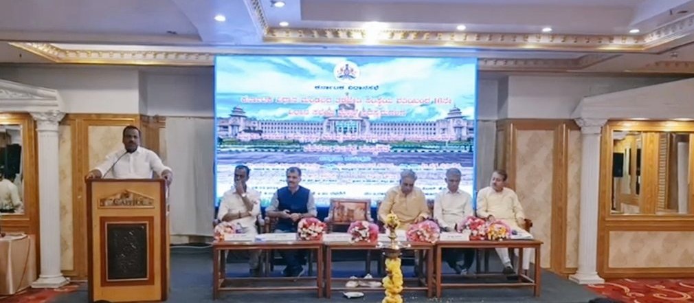 Amullya_23's tweet image. Speaker UT Khader held an orientation programme for legislators and journalists covering the state's assembly session.
#Assembly #journalists
