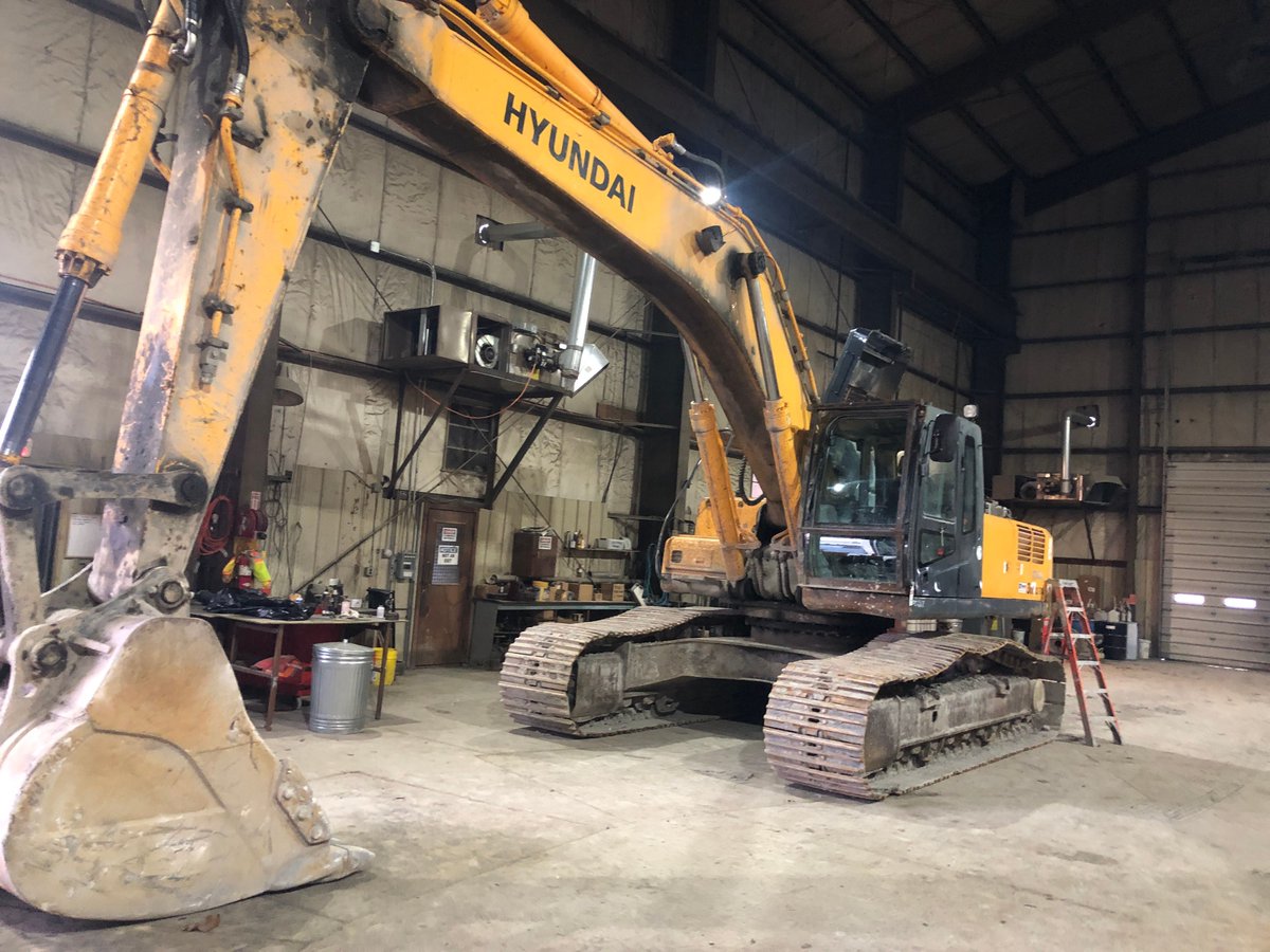 2001 Hyundai Robex 360 LC-7A Excavator.  Stock # 4457-JG.  $ 29,500.00
Major fleet-maintained unit. Runs and works well. Undercarriage is good. 1 Track pad is missing. 54 Inch bucket. Auxiliary Hydraulics. 
 mideastequip.com/for-sale/2001-…  
For more information call Jim @ 860-836-7796