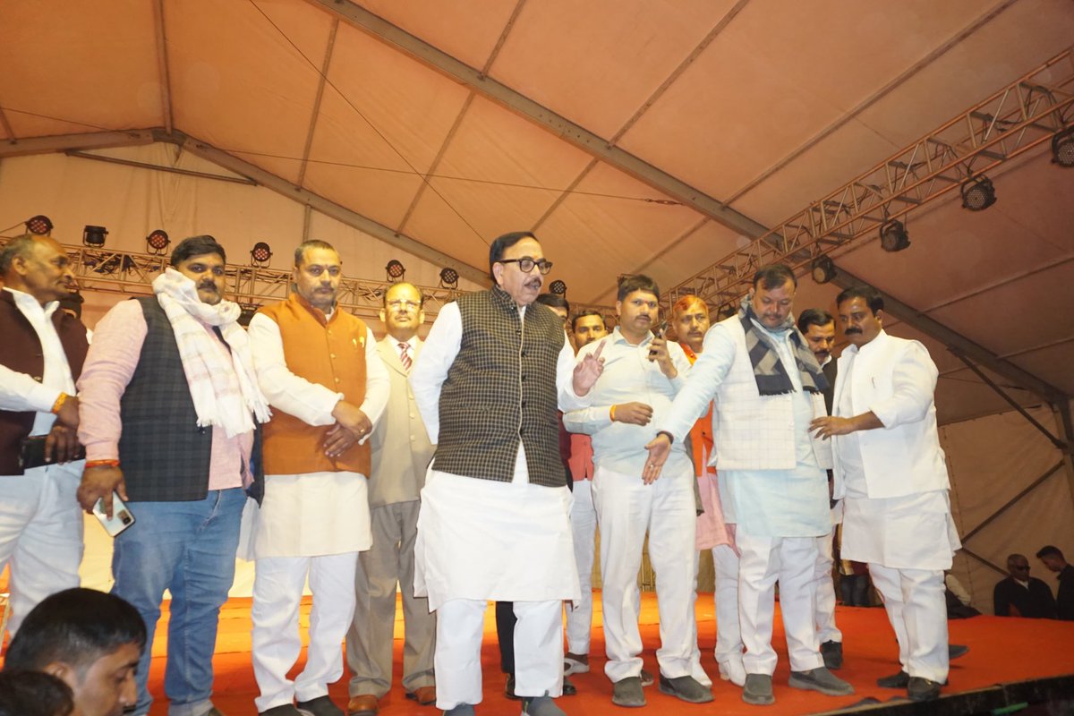 DrMNPandeyMP's tweet photo. अपने संसदीय क्षेत्र चंदौली, जनपद वाराणसी के ग्राम कैथी में आगामी 10, 11 व 12 फरवरी को आयोजित होने वाले 'श्री मार्कण्डेय महादेव महोत्सव' के क्रम में कार्यक्रम स्थल ��ा निरीक्षण किया व व्यवस्थाओं का जायज़ा लिया। https://t.co/sk2bJTJfgs