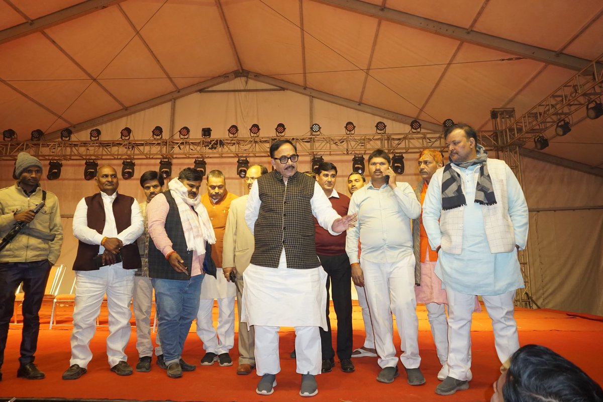 DrMNPandeyMP's tweet photo. अपने संसदीय क्षेत्र चंदौली, जनपद वाराणसी के ग्राम कैथी में आगामी 10, 11 व 12 फरवरी को आयोजित होने वाले 'श्री मार्कण्डेय महादेव महोत्सव' के क्रम में कार्यक्रम स्थल ��ा निरीक्षण किया व व्यवस्थाओं का जायज़ा लिया। https://t.co/sk2bJTJfgs