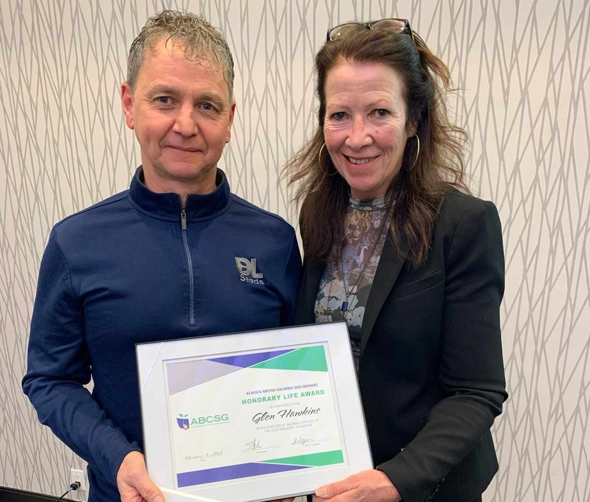 Congrats to Glen Hawkins of <a href="/DLseeds/">DL Seeds</a> for receiving the <a href="/abcseedgrowers/">Alberta-British Columbia Seed Growers</a> Honourary Life Award for his dedication to the pulse community in Alberta! He was presented the award yesterday by <a href="/2020SeedLabs/">20/20 Seed Labs Inc.</a> president Sarah Foster.