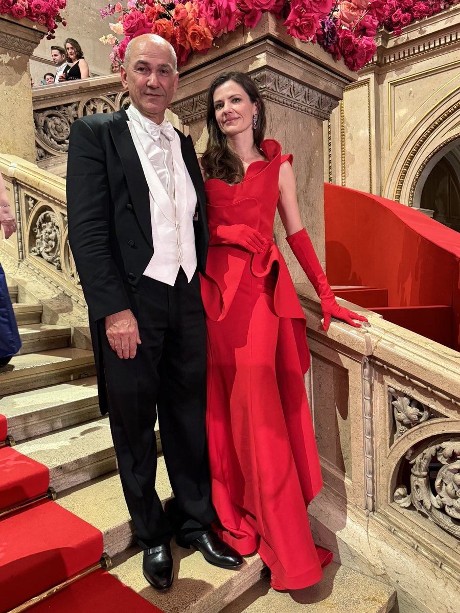 JJansaSDS's tweet photo. Operni ples, Dunaj 2024 ❤️
@WrStaatsoper #Opernball2024 https://t.co/HMzas0Ak1W