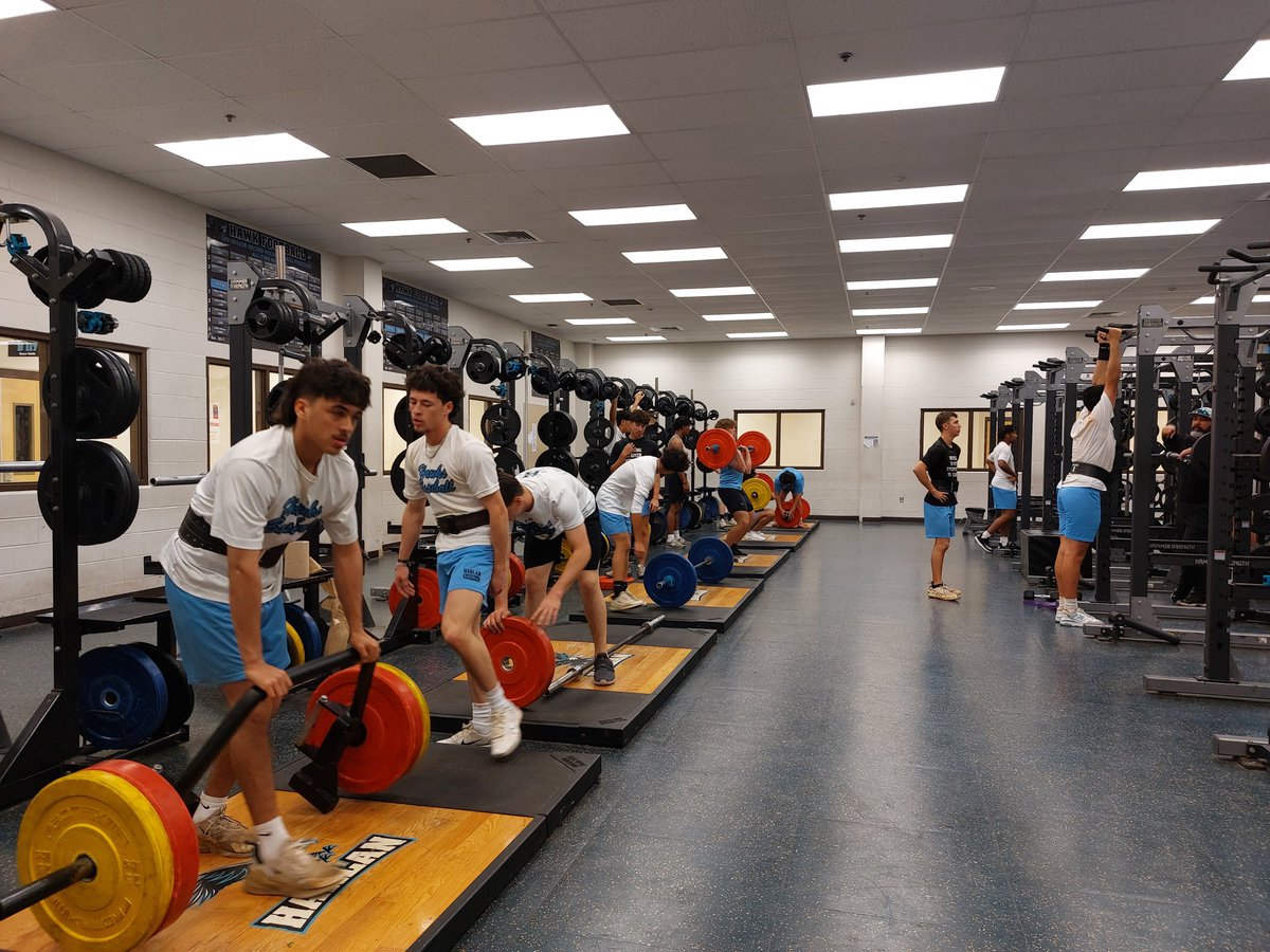 HarlanBaseball's tweet photo. TGIF!!!
#HHTALONSUP #HawkYeah
#TogetherStronger #CultureOfCommitment https://t.co/eQZsjvcwWG
