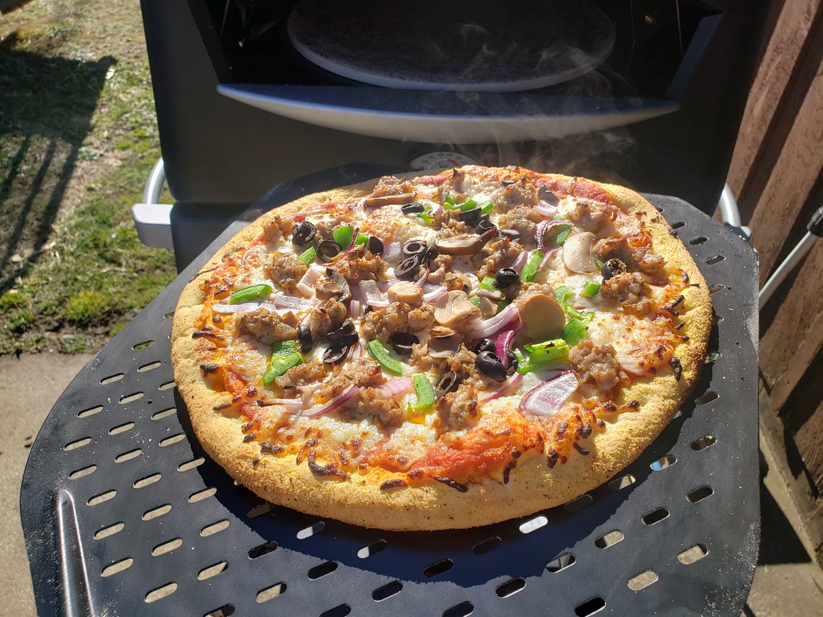 It's #NationalPizzaDay 

Got some thin crust pies fresh out of the oven!