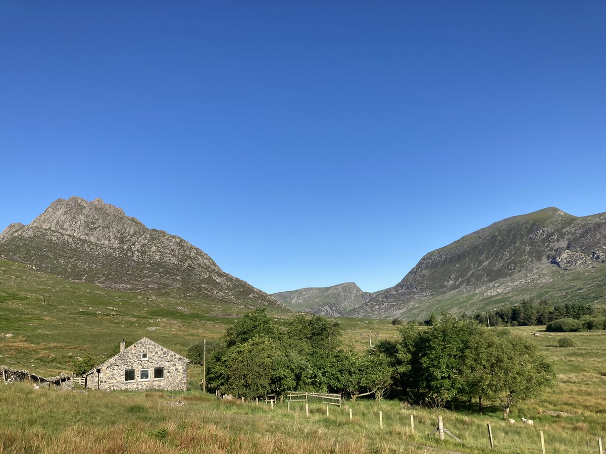 #TryfanCam photos (updated every 15 mins) are at tryfan.ulgmc.org

Previous photos at tryfan.ulgmc.org/history/

Please let me know if photos are used anywhere

Information about the hut is at ulgmc.org/huts/caseg and  ulgmc.org/huts/caseg/book for availability and bookings
