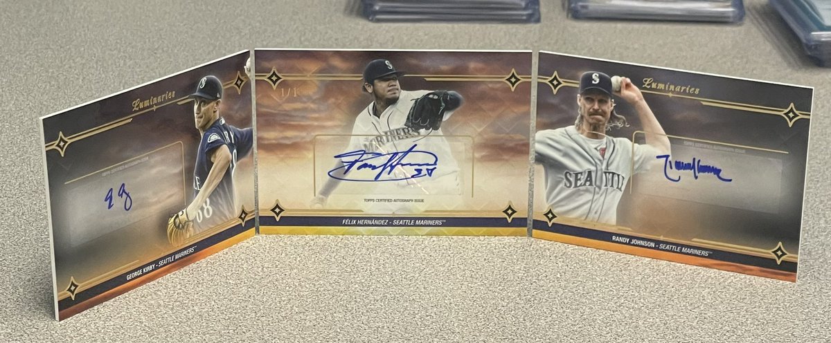 CardsInfinity's tweet image. Really cool card here for all the Seattle Mariners fans. 1/1 K George Kirby, Randy Johnson and King Felix triple auto from the New 2023 @topps Luminaries Baseball.  Pulled it for Sharks Bob! 
.
.
#toppsluminaries