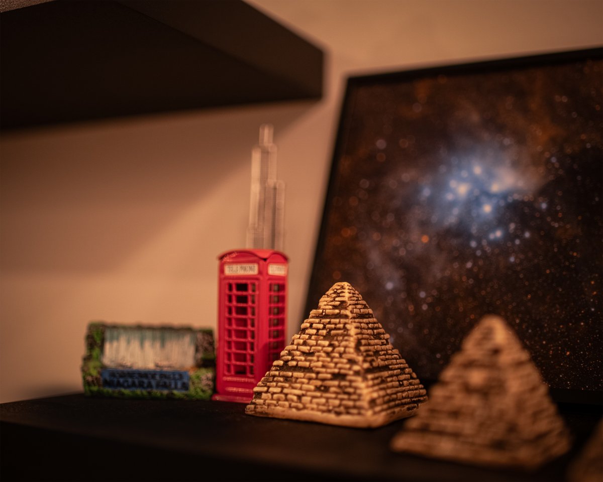 BakryBaso's tweet photo. لمحبين اللوحات الفلكية 🌌🖼️

رجعت وفتحت متجري متجر "AstrobiaSky" اللي يقدم لوحات فلكية من تصويري بأسعار في متناول الجميع 🖼 

هذي المرة وفرت لوحات صغيرة تنفع على المكاتب أو الأرفف لإضافة لمسة جمالية فلكية للمكان. وبإذن الله في المستقبل القريب أرجع أوفر اللوحات الجدارية الكبيرة بجودة عالية 🙏

التوصيل مجاني لجميع مدن المملكة وبأسعار رمزية لدول الخليج العربي. الكمّية حالياً محدودة جداً "لوحة وحدة لكل صورة" وبرجع أوفر كميات أخرى قريباً إن شاء الله 😁

أي شخص حاب إني أوفرله لوحة لصورة معيّنة من تصويري يتواصل معايا على الخاص 🌌

رابط المتجر:
https://t.co/08BKe5A09j