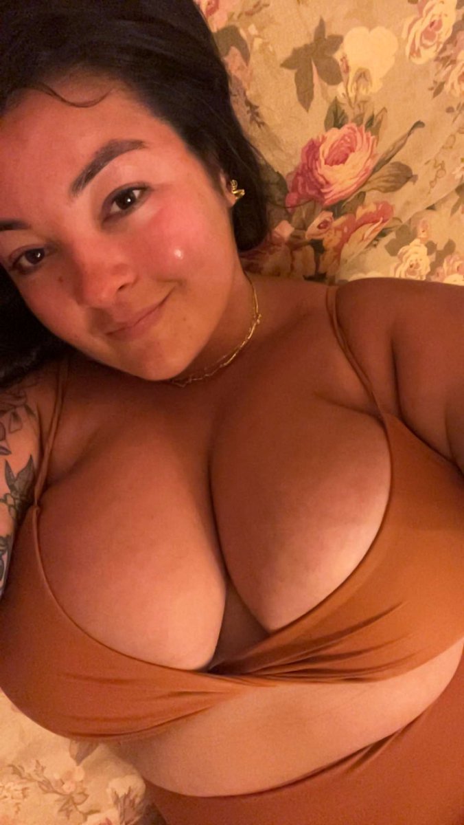 ItsMeMarie69's tweet photo. New to #nsfwtwt
Hiii
-26
-she her
-switch
-bi
-selling 
-kink friendly 
-dms are open for requests
-retweet to be a mutual https://t.co/Qz1k0QvVxO