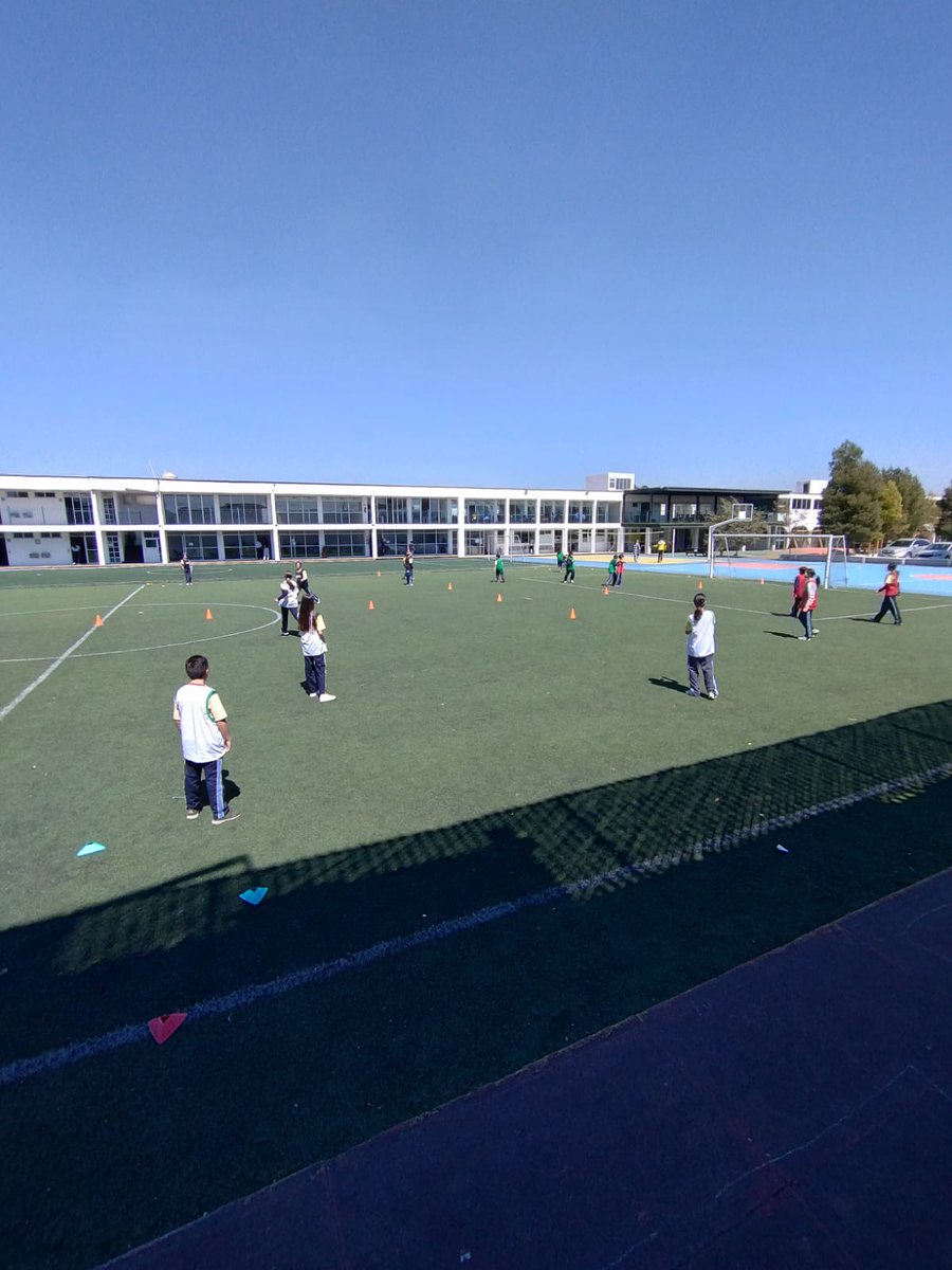 InstitutoMetSC's tweet photo. La recreación tiene como fin el desarrollo pleno del alumno mientras ejecuta actividades de carácter lúdico. #Parchís, es un juego donde la estrategia y el trabajo en equipo toman gran relevancia. #Equipo #Estrategia @FAHHdeporte https://t.co/k6LuXurQqo
