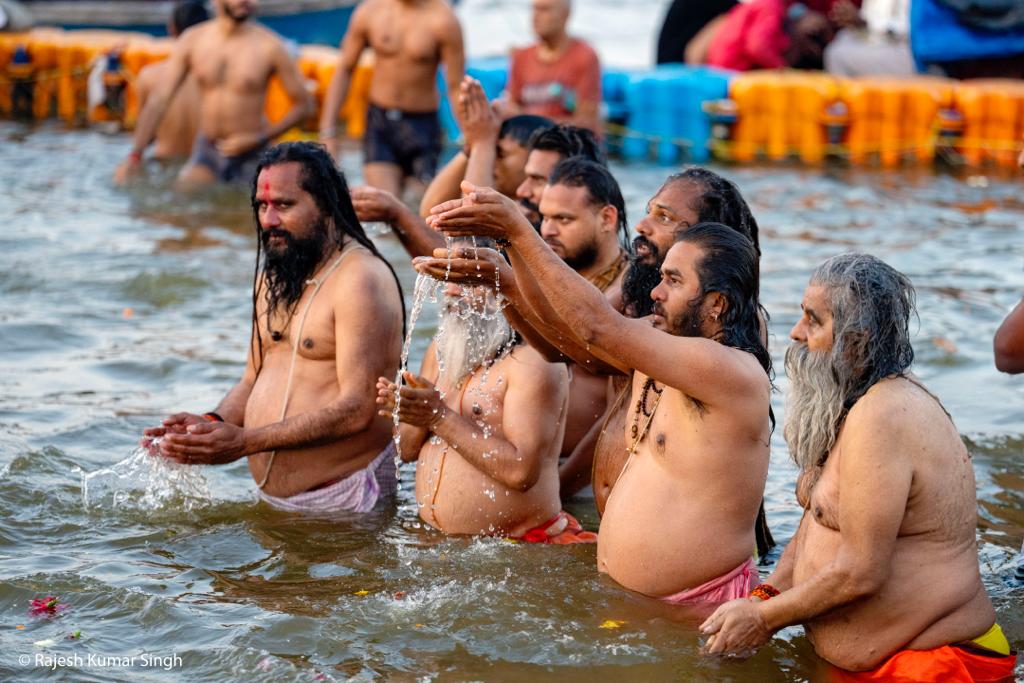 प्रयागराज में पतित पावनी माँ गंगा के संगम तट पर मकर संक्रांति के पर्व से चल रहे लोक आस्था एवं संस्कृति के उत्सव माघ मेला पर्व शुरू हो चुका है। त्याग और भक्ति के प्रतीक माघ मेला में पूरे देश भर से पूज्य साधु-संत, कल्पवासी व श्रद्धालु यहाँ बड़ी संख्या में पहुँचते/पहुँच रहे हैं।