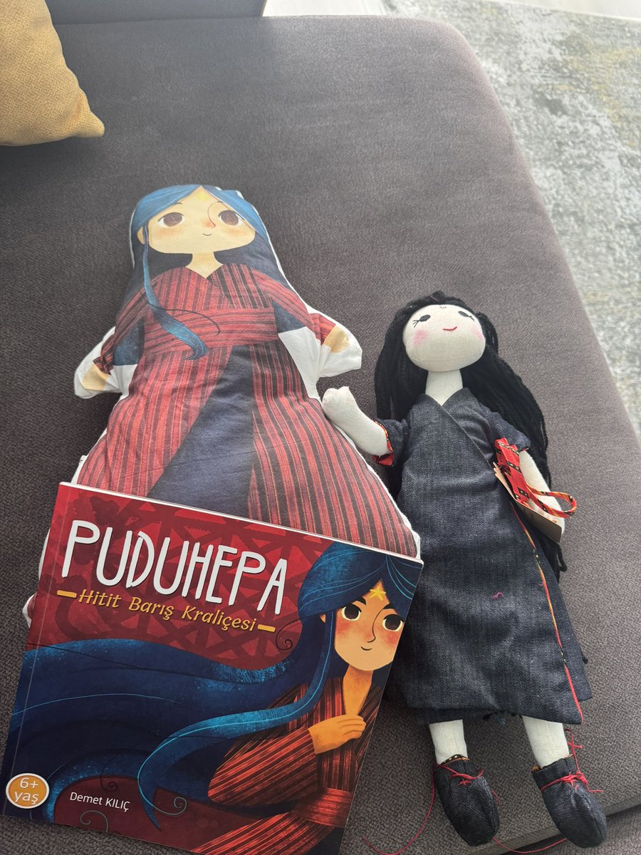 Size Hatay’daki kadınların gücünden bahsetmek istiyorum
Puduhepa ve Kız Kardeşleri geliri ile TOÇEV aracılığıyla 155 kızımızın eğitimini destekliyor. El yapımı ürünlerimizi evlerinden çalışan 97 kadin üretiyor.
<a href="/Puduhepaderki/">Puduhepa ve Kız Kardeşleri</a>  Hatay’da bu bebekleri üretip hem kadınlara istihdam