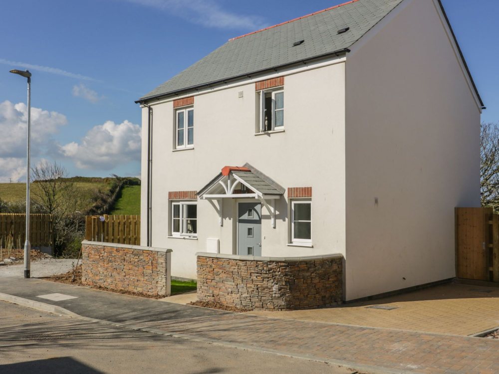 TintagelBridge's tweet photo. Set in the heart of Tintagel on the north Cornwall coast, Trevena is in a tranquil but highly convenient location and has a wonderful south-facing sun deck overlooking the open landscape.
#Cornwall #Tintagel #Tintagelbridge #Boscastle #Trebarwith #Cameltrail #Portisaac  #Padstow https://t.co/2dSRXWBSFH