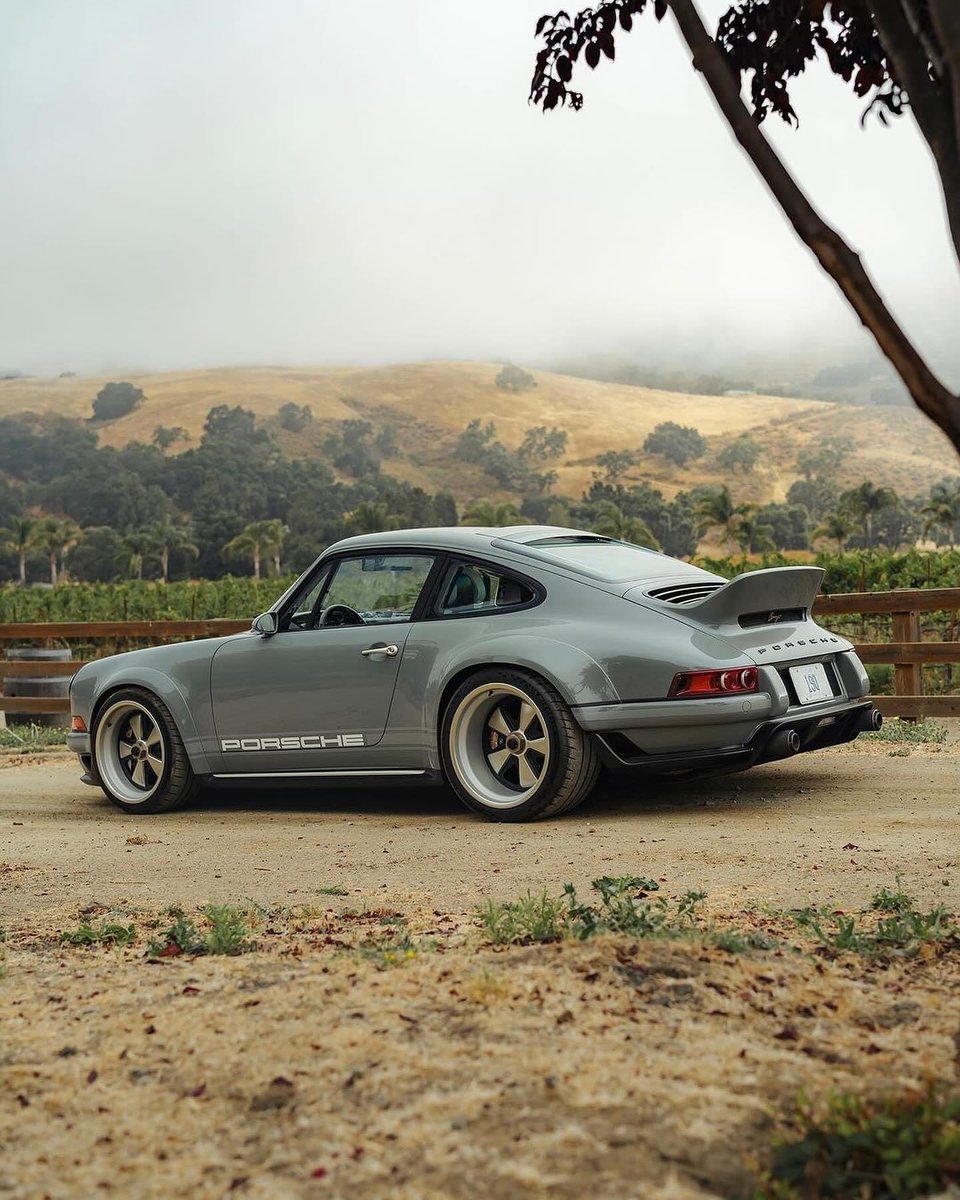 Stunning Singer 911 DLS 🩶 #singervehicledesign #porsche #911 #964