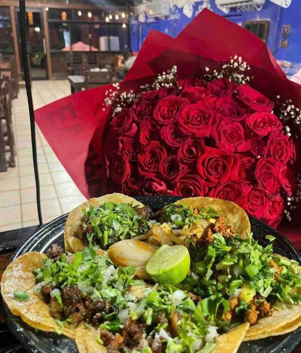 corridosybandas's tweet image. Te voy a comprar flores y unos tacos nomás por preciosa