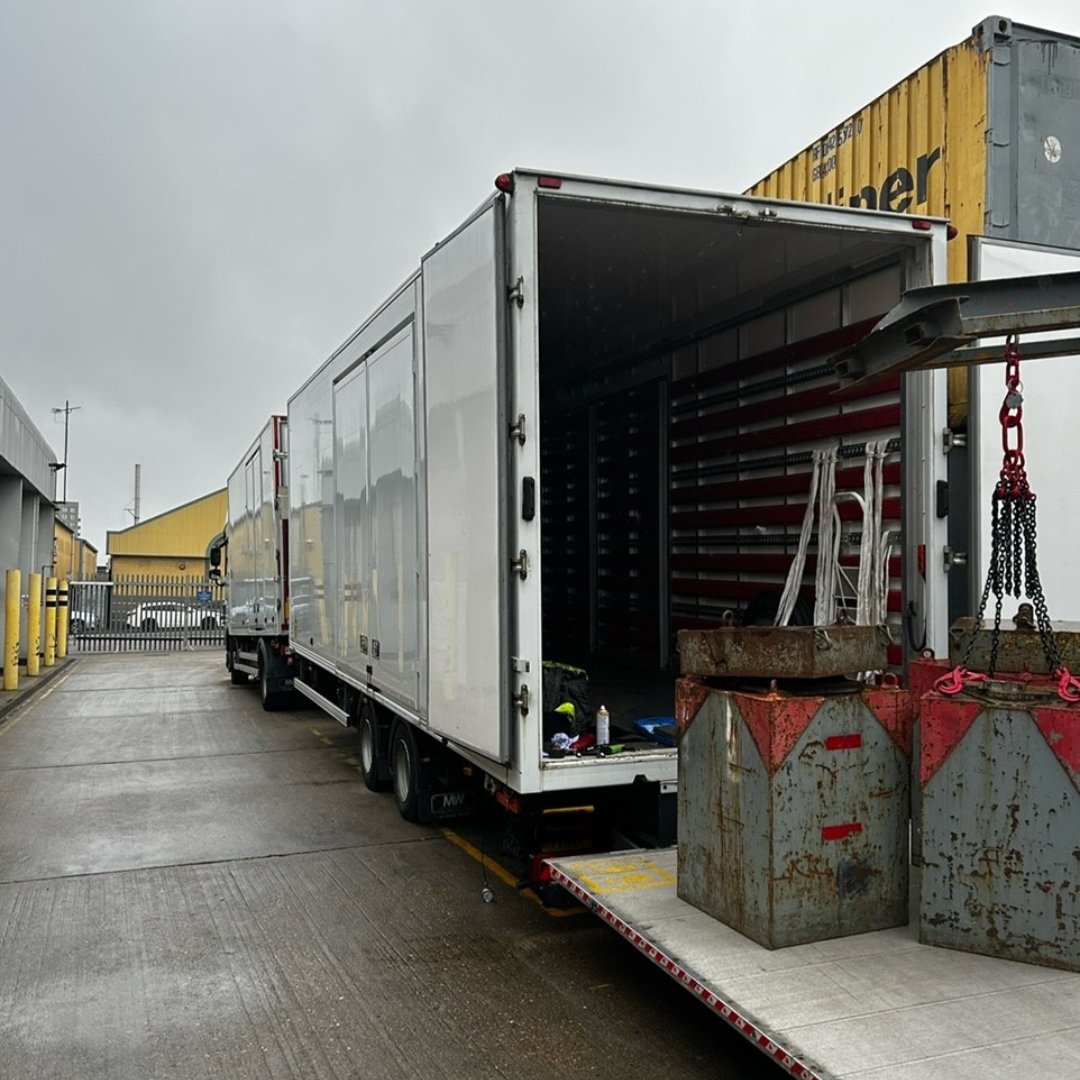 Double4Ltd1's tweet image. 🛣️ Facing vehicle shutter or tail lift problems on the roadside? Quick solutions are just a call away! Reach us for 24/7 emergency repairs at 0208 961 6908. #RoadsideAssistance #ShutterRepairs #FleetSupport