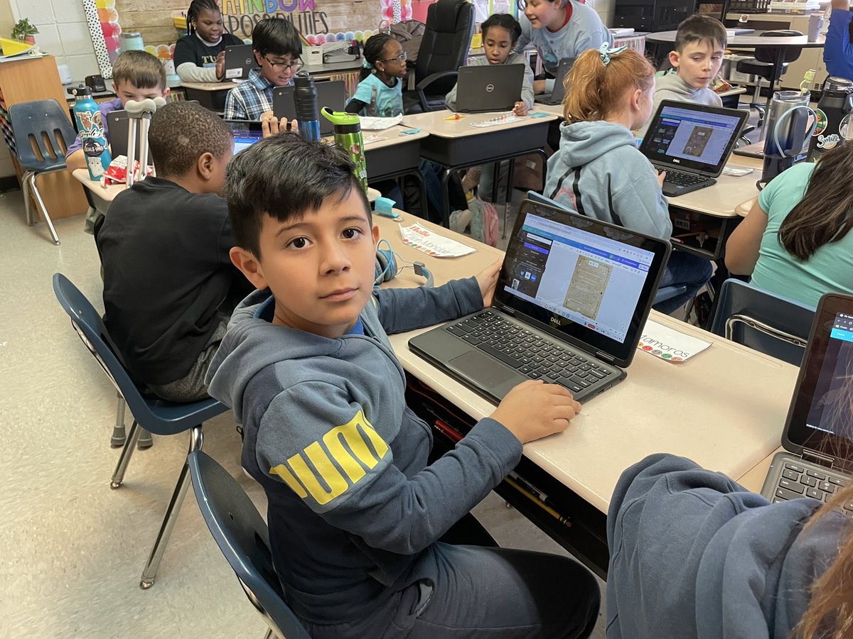 ChrisPic513's tweet photo. @SouthCountrySch @BayShoreSchools @canva Digital Learning Specialist, Christina Picardi working with Ms. Leggio’s 4th grade class at South Country on 100th  Day of school projects with Canva! #ItsAShoreThing https://t.co/at6LMPczVD