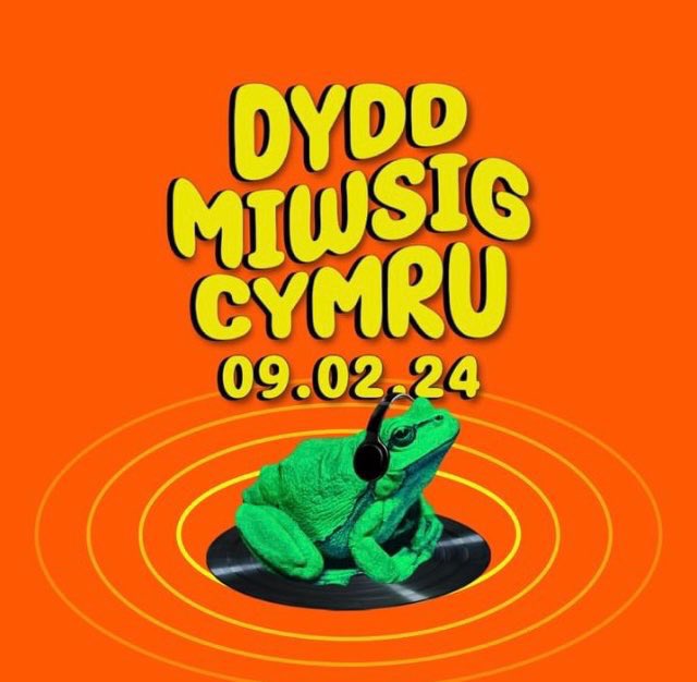 Nothing better than lots of music! Dim byd yn well na digonedd o fiwsig ar #dyddmiwsigcymru @dadleoli @mentercaerdydd @earlyyearswales @cpckc @mudiadmeithrindeddwy @CwlwmCymru