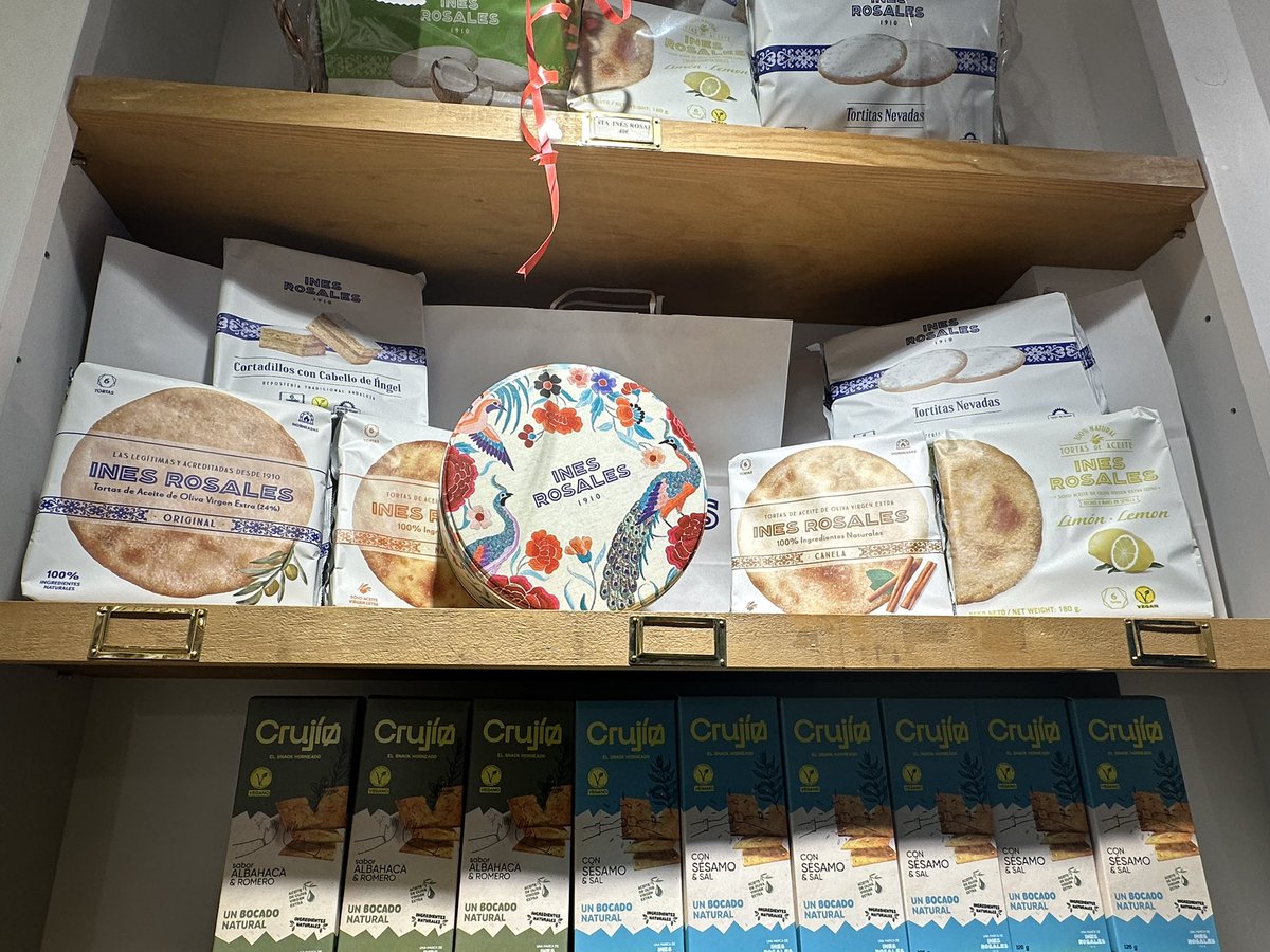 Preciosa la promoción de aniversario que han sacado en <a href="/INESROSALESsau/">Inés Rosales SAU</a> ! Enamorada de la caja 😍