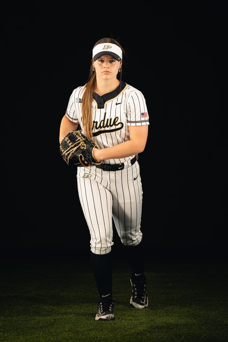T1 | First career strikeout for pitcher Julia Gossett. 👏

The Boilermakers take care of business and head to the bottom of the first after three straight outs.

South Dakota 0
Purdue 0