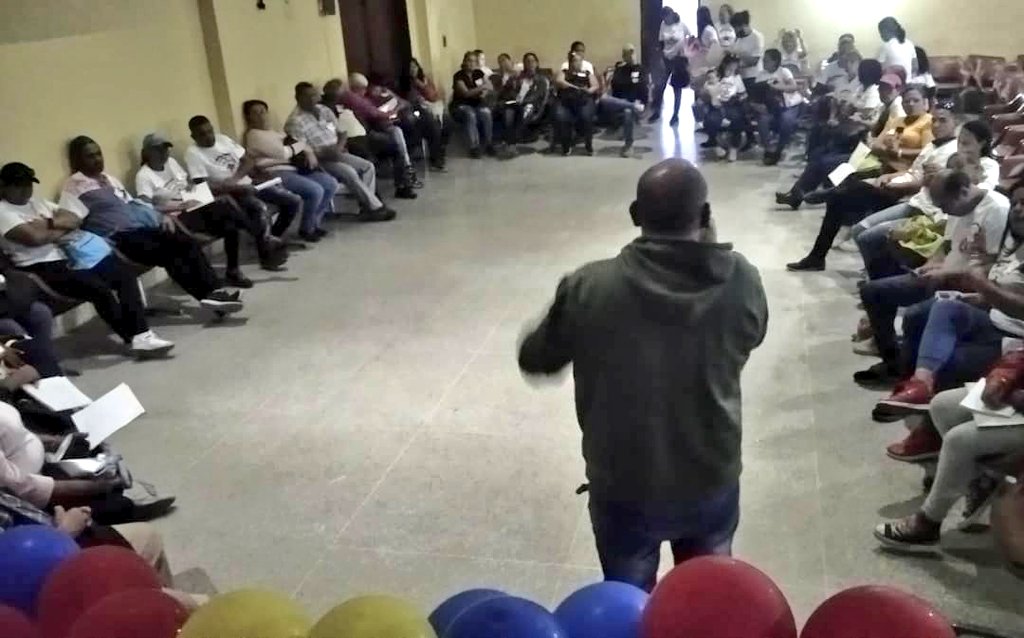 Prof. Leonardo Alvarado (@leoalvacabrera) on Twitter photo Junto al Movimiento de Educadores de Aragua seguimos debatiendo la 2da Línea de las 7 Transformaciónes para la Independencia Plena
¡Juntos Todo Es Posible!
#7TEnUnionYEsfuerzo
#CarnavalesFelices
<a href="/NicolasMaduro/">Nicolás Maduro</a>
<a href="/dcabellor/">Diosdado Cabello R</a>
<a href="/Soykarinacarpio/">Karina Carpio</a>
<a href="/PartidoPSUV/">PSUV</a> Junto al Movimiento de Educadores de Aragua seguimos debatiendo la 2da Línea de las 7 Transformaciónes para la Independencia Plena
¡Juntos Todo Es Posible!
#7TEnUnionYEsfuerzo
#CarnavalesFelices
<a href="/NicolasMaduro/">Nicolás Maduro</a>
<a href="/dcabellor/">Diosdado Cabello R</a>
<a href="/Soykarinacarpio/">Karina Carpio</a>
<a href="/PartidoPSUV/">PSUV</a>