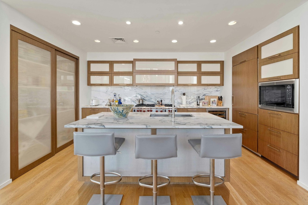 EricMoreland's tweet image. Just Listed | Sophistication in the Sky at The Austonian, #11E 

Listed by Trey Phillips
Inquire for MORE details at 512.415.5424
Or Click the LinkinBio